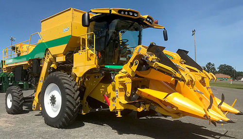 Conventional combine harvester 9840